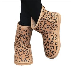 NIB Marley Lilly Leopard Faux Suede Bootie Boots Faux Sherpa Lining SZ 11 Brown